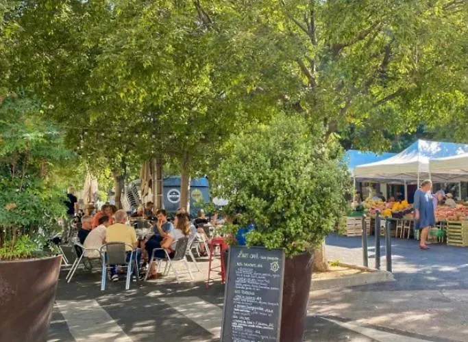 T2 Beaux Arts Parking Prive Gratuit مونبيلييه
